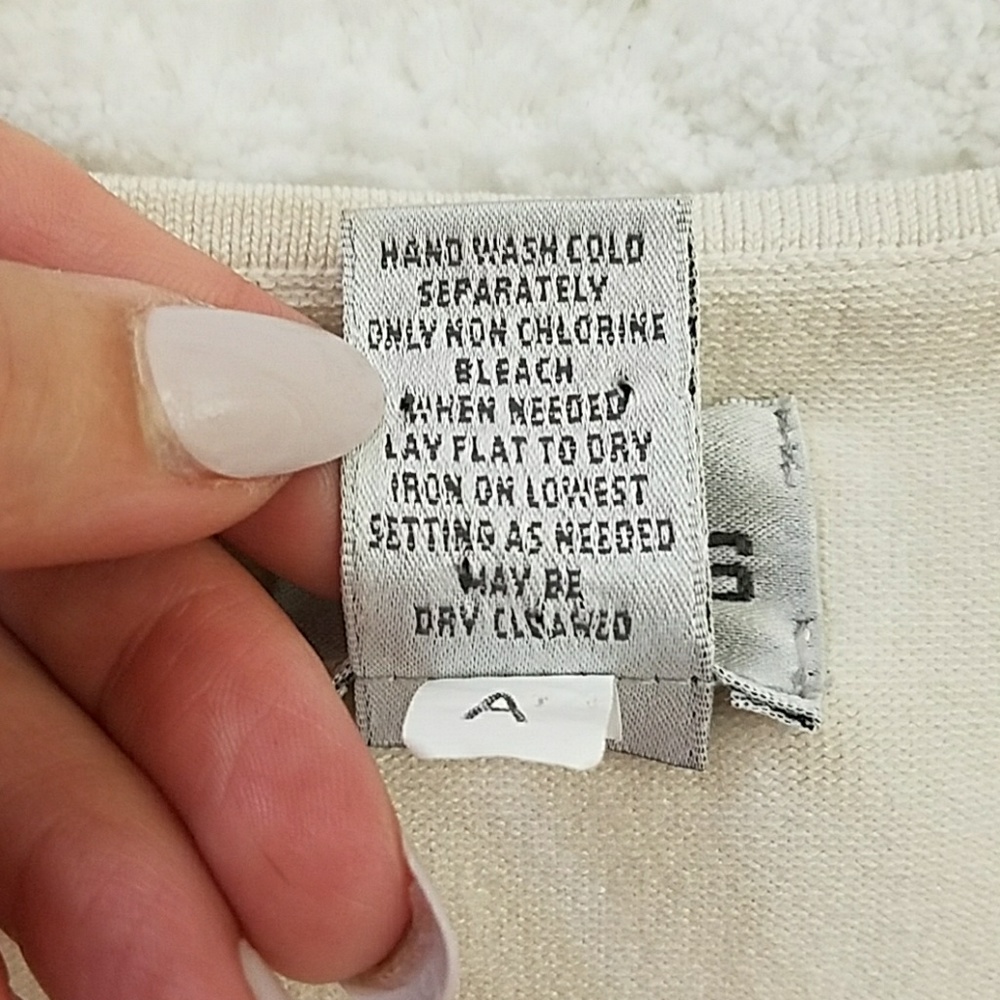 CHICO'S | Silk Blend Top Size 1 - Picture 4 of 5